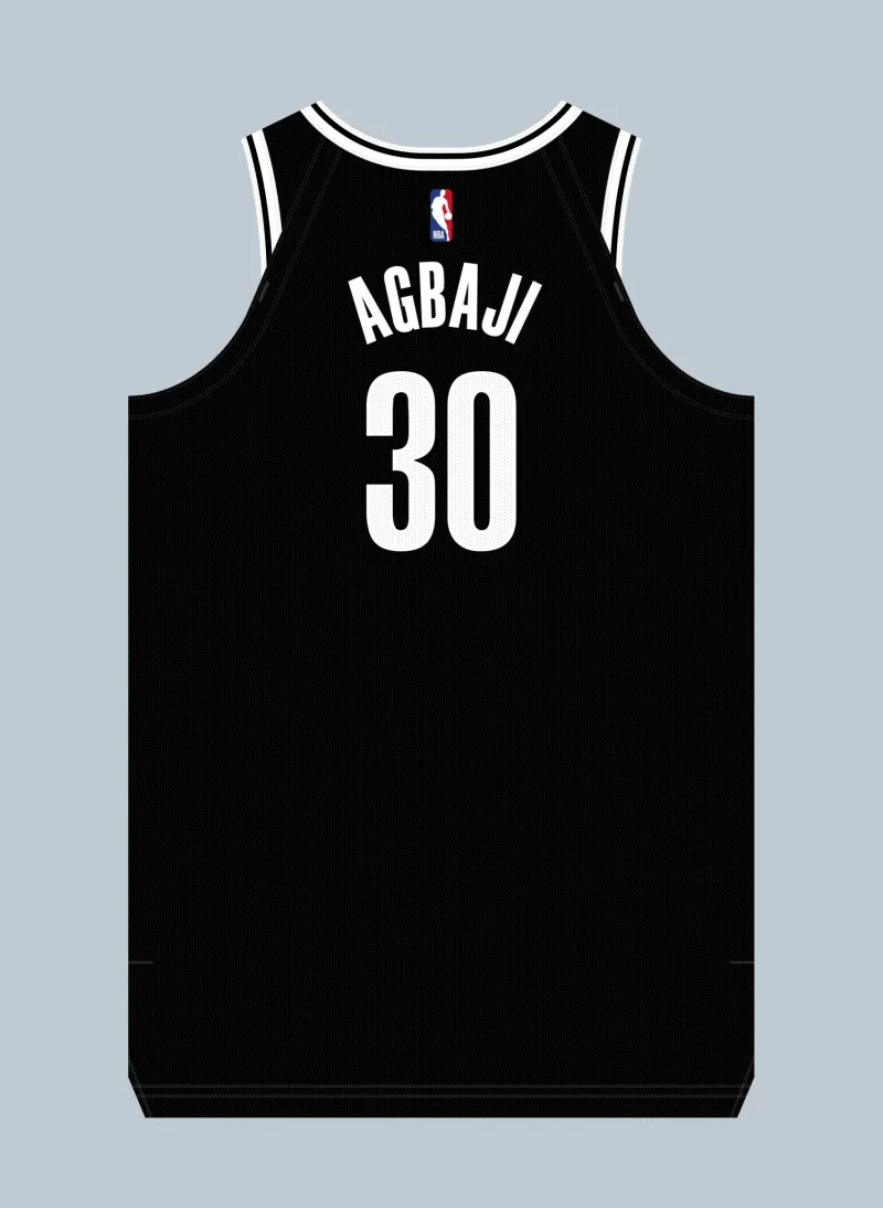 奥柴-阿巴基将身穿30号球衣，篮网上一个30号是塞思-库里