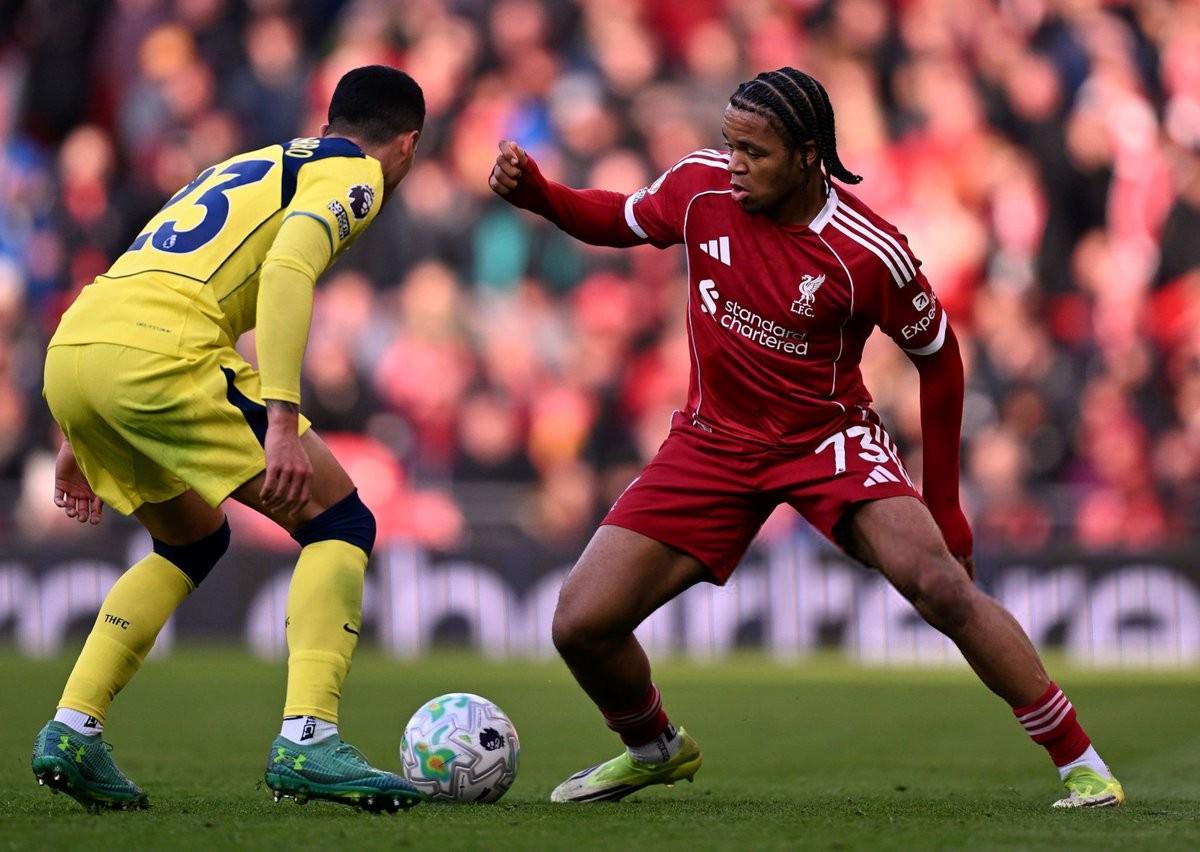 恩古莫哈半场完成6次过人，本赛季英超仅6人全场过人次数更多